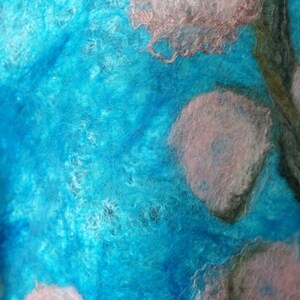 Felted scarf on loosely arranged silk fibers silk laps, shawl in shades of turquoise with flowers, felting shawl, felt scarves for women zdjęcie 7