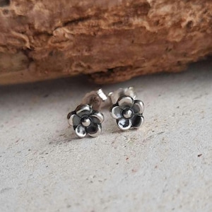 Tiny Silver Flower Stud Earrings ~ Oxidised Fine Silver ~ Small Forget Me Not Studs ~ Cute Little Floral Earrings with Antique Finish ~ 6mm