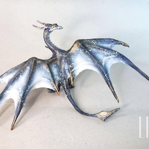 Original handgemachter Drache Figur. Drachen Skulptur Figur Statuette. OOAK Skulptur. Geflügelte Kreatur. Künstlerpuppe Spielzeug Fantasy