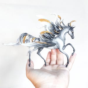 Weißer Pegasus handgemachte Figur. Pegasus Figur Statuette. Pferd. OOAK Skulptur. Geflügelte Kreatur. Figur Pegas. Fantasie Tier