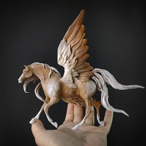 Pegas handgemachte Figur. Pegasus Figur. Pferd. OOAK Skulptur. Geflügelte Kreatur. Figur Pegas. Kunstpuppe Spielzeug Fantasy Tier