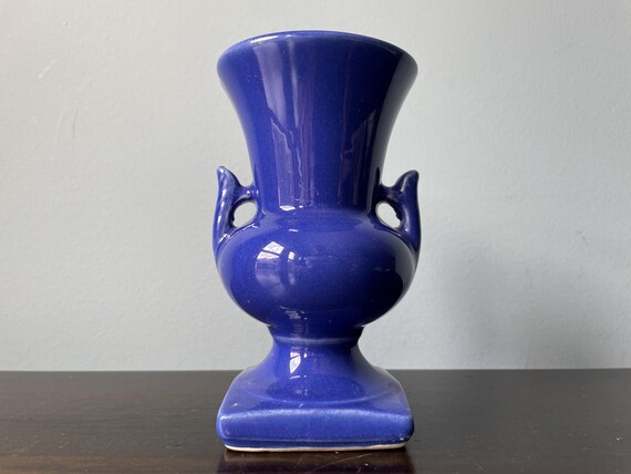 Vintage Abingdon Trophy Vase with Handles in Mauve Vintage Abingdon Trophy Vase with Handles in Mauve
