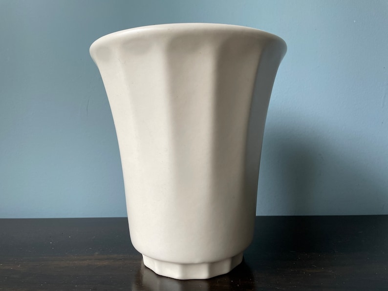 Vintage Haeger Pottery Vase Pedestal Footed Fluted Flared Cream Ivory White Matte image 6