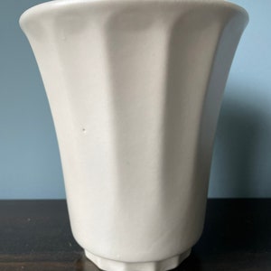 Vintage Haeger Pottery Vase Pedestal Footed Fluted Flared Cream Ivory White Matte image 5