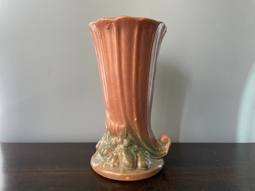 Vintage Nelson Mccoy Pottery Vase Upright Cornucopia Berries Leaves