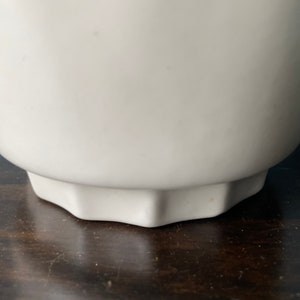 Vintage Haeger Pottery Vase Pedestal Footed Fluted Flared Cream Ivory White Matte image 8