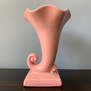 Vintage Abingdon Pottery Vase Cornucopia Horn of Plenty Pink Pottery Ceramic #565