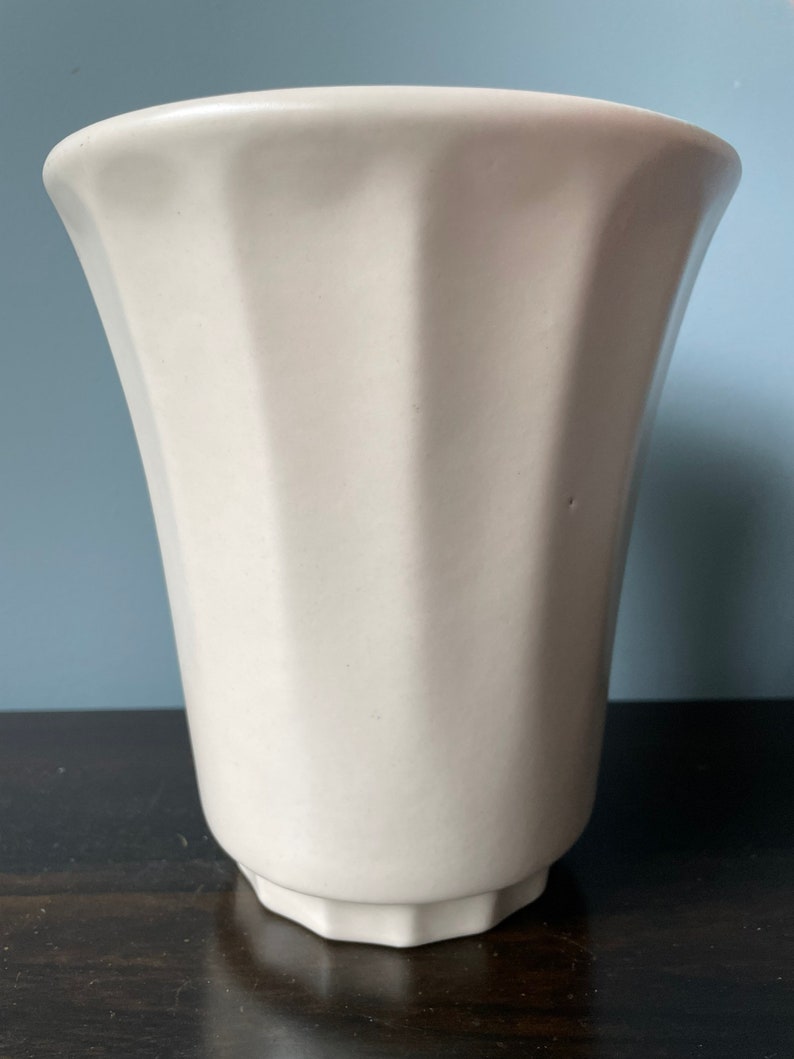 Vintage Haeger Pottery Vase Pedestal Footed Fluted Flared Cream Ivory White Matte image 2