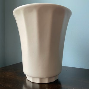 Vintage Haeger Pottery Vase Pedestal Footed Fluted Flared Cream Ivory White Matte image 1