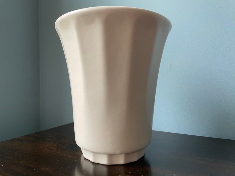 Vintage Haeger Pottery Vase Pedestal Footed Fluted Flared Cream Ivory White Matte image 1