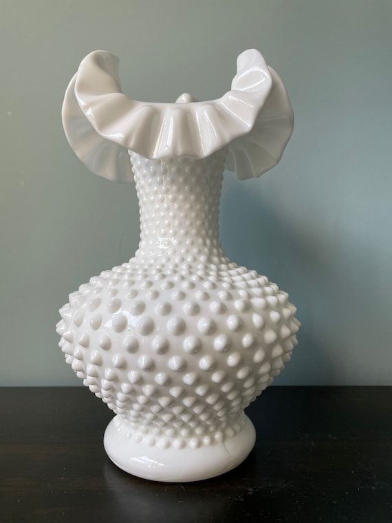 VINTAGE　LARGE FENTON HOBNEIL FLOW VASE Large 8 Inch Vintage Fenton Hobnail Blue & White Vase - Blue