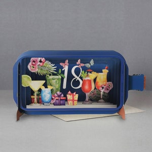 18e anniversaire,carte pop-up,coloré,fête,cocktails,joyeux,carte découpée au laser,message 3D dans une bouteille,carte pop-out,carte-cadeau 3D,carte faite main,3D