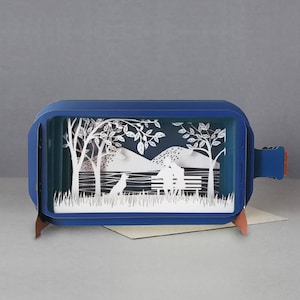 coppia, cane, animale domestico, parco, coppia su panchina, accogliente, colline, biglietto tagliato al laser, messaggio 3d in bottiglia, biglietto pop out, biglietto regalo 3d, biglietto fatto a mano, 3d, biglietto regalo