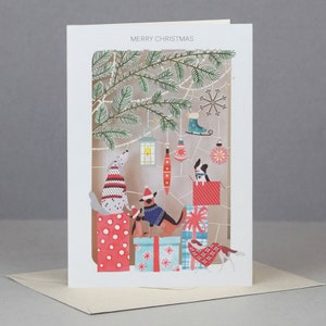 Carte de Noël découpée au laser, lanterne, écharpe, boules de Noël, couleurs, festif, beau, couverture transparente, Noël, cadeaux, patin à glace, chiens, fougère de Noël