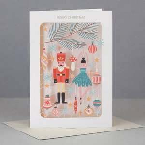 Lasergesneden kerstkaart, notenkraker, ballet, varen, sneeuwvlok, kerstballen, kleuren, feestelijk, mooi, doorzichtige voorkant, kerstmis, sterren, kruis