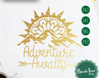Adventure Awaits SVG, Sommer SVG, Camping Svg, Urlaub Svg, Abenteuer Svg, Berg Svg, Tumbler Decal Svg, Sommer Clipart png dxf jpeg svg