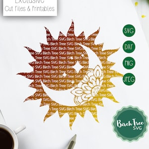 Puede incluir: Un diseño digital que presenta un sol y una luna con un diseño de mandala en el centro. El diseño está en tonos de naranja, amarillo y dorado. El texto "Birch Tree SVG" es visible en la esquina inferior derecha de la imagen.