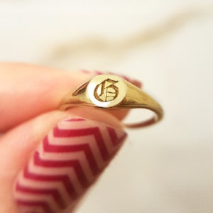 Mini Initial Signet Ring|Gold Signet Ring|Personalized Signet Ring|Monogram Ring|Letter Ring|Pinky Ring|Dainty Signet Ring|Gift for Girlfrie