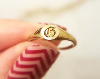 Mini Initial Signet Ring|Gold Signet Ring|Personalized Signet Ring|Monogram Ring|Letter Ring|Pinky Ring|Dainty Signet Ring|Gift for Girlfrie