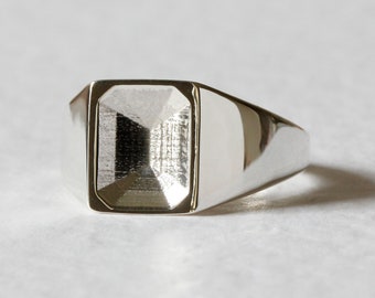 Phantom Emerald Signet Ring - Plata- anillo meñique, anillo minimalista, anillo geométrico, anillo escultórico, anillo de vestir para hombre, anillo de sello de plata