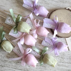 tulipani in cera di soia profumati segnaposto e bomboniere completi con BIGLIETTINO E FIOCCO