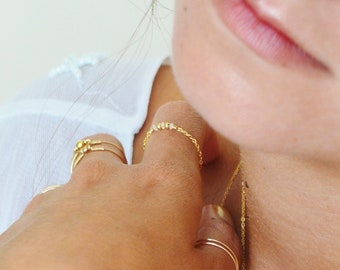 Minimalist chain ring in 14k gold filled and rock crystal