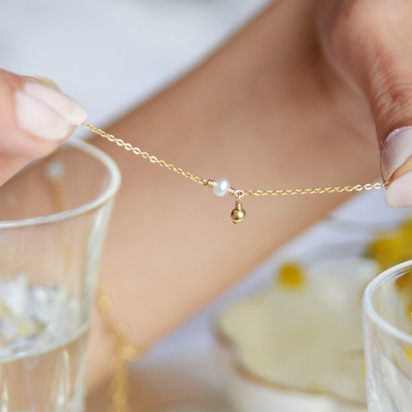 Bracelet fin minimaliste en Or rempli 14k et perle d'eau douce