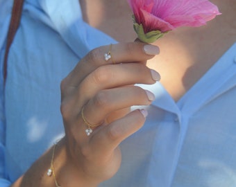 Minimalist gold thin chain ring filled 14k and freshwater pearl