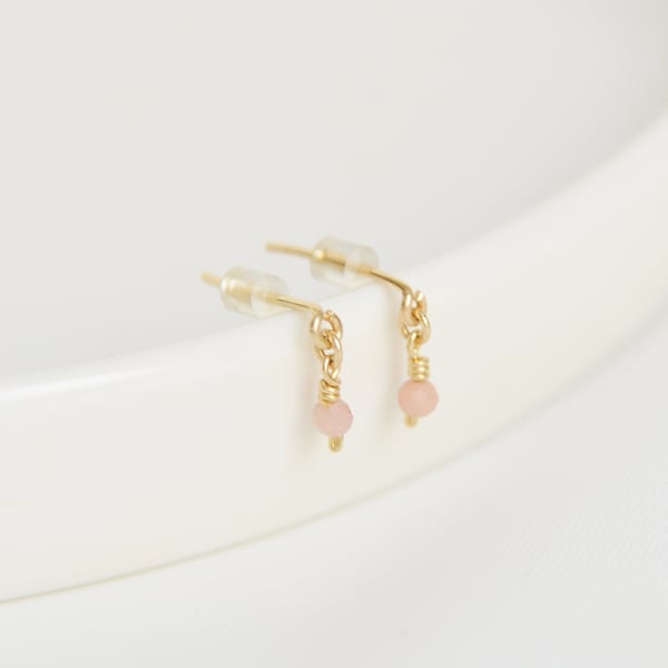 puces d'oreilles minimalistes en or repli 14k et Jaspe rose