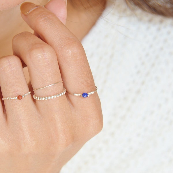 Bague fine minimaliste en argent et Lapis Lazuli