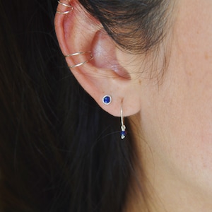 Puces d'oreilles minimalistes cercle d'or rempli 14k et Lapis Lazuli image 9