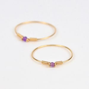 Minimalistische dunne ring van 14k verguld goud en amethist - stapelbare dunne ring van verguld goud of 925 zilver - fijne sieraden