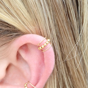 Bague d'oreille triple rang pour l'hélix en perles d'or laminé 14k - ear cuff pour cartilage - bijoux d'oreilles