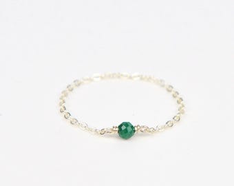 Bague fine en chaîne d'argent 925 et malachite - Bague chaînette en or laminé ou en argent - bague minimaliste