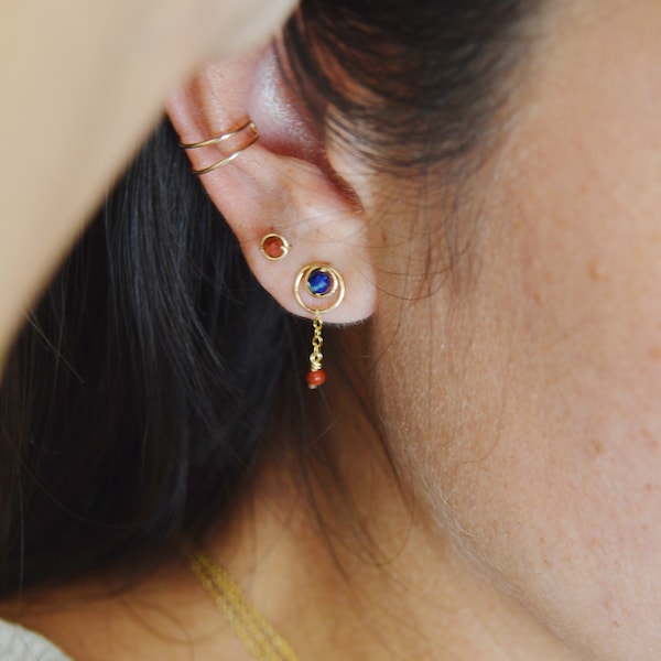 Puces d'oreilles minimalistes cercle d'or rempli 14k petite chaîne Jaspe et Lapis Lazuli