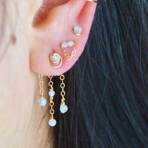Dos de boucles d'oreilles en chaîne d'or et zircon naturel image 2