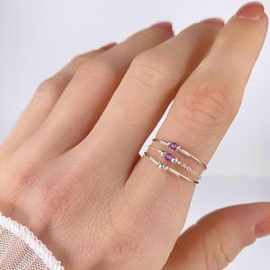 Trío de anillos finos apilables minimalistas en plata de ley 925 y amatista - Anillos finos chapados en oro - Conjunto de anillos finos de plata
