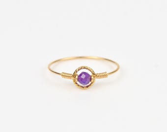 Anillo minimalista fino en oro laminado y amatista - anillo de plata o chapado en oro - anillo martillado muy fino - joyería fina