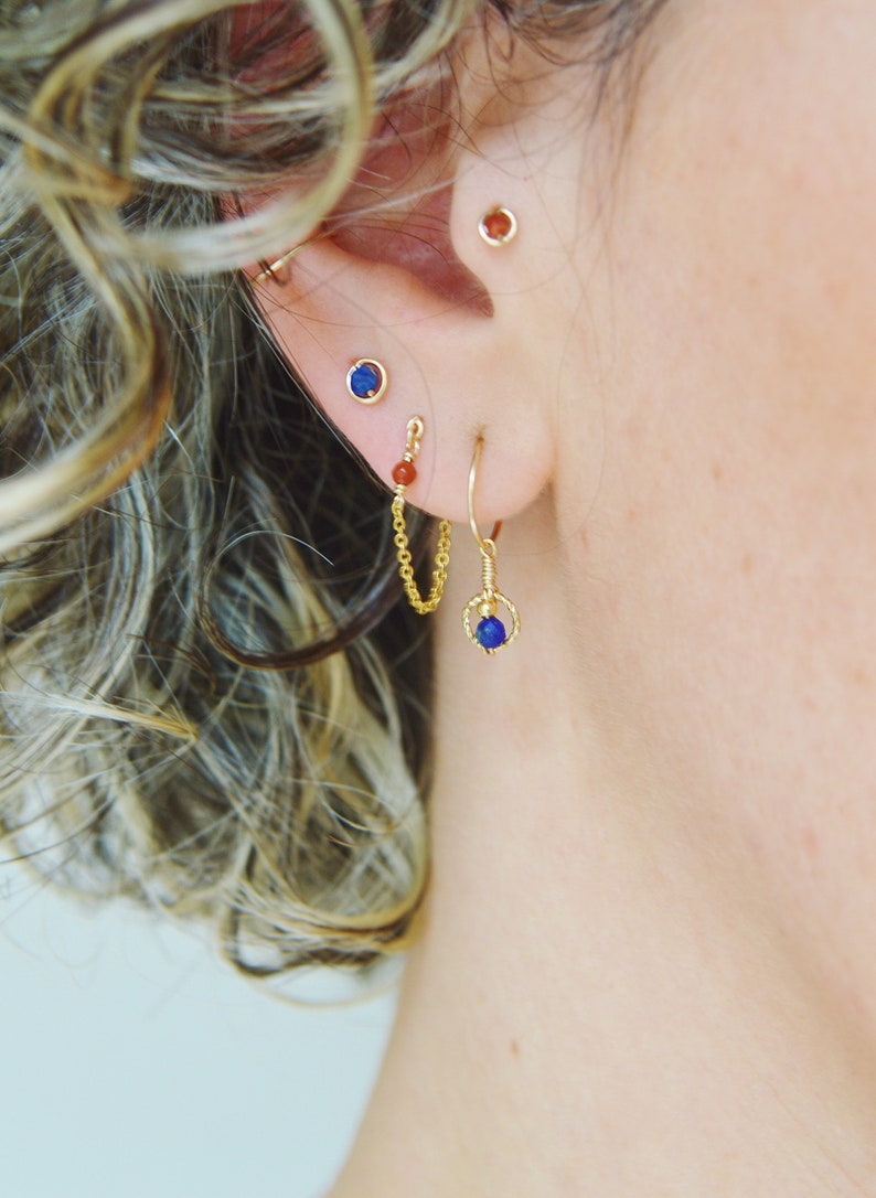 Puces d'oreilles minimalistes cercle d'or rempli 14k et Lapis Lazuli image 5