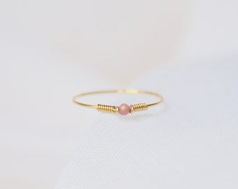 Bague fine minimaliste en or rempli 14k et Jaspe rose