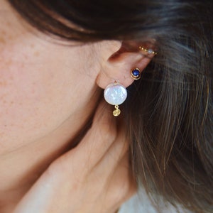 Petites puces d'oreilles minimalistes en or Laminé et lapis lazuli image 7