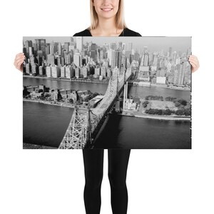 Vintage NYC View of Queensboro Bridge, Spanning East River & Blackwell's Island, New York County, 1970s, NY Poster di carta fotografica