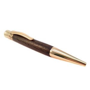 Gepersonaliseerde Ierse Bog Oak houten pen. Perfect 5-jarig jubileumcadeau.