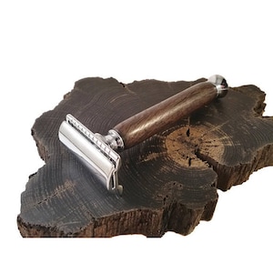 Irish Bog Oak safety razor, personalized with your name. 5th anniversary gift for him.