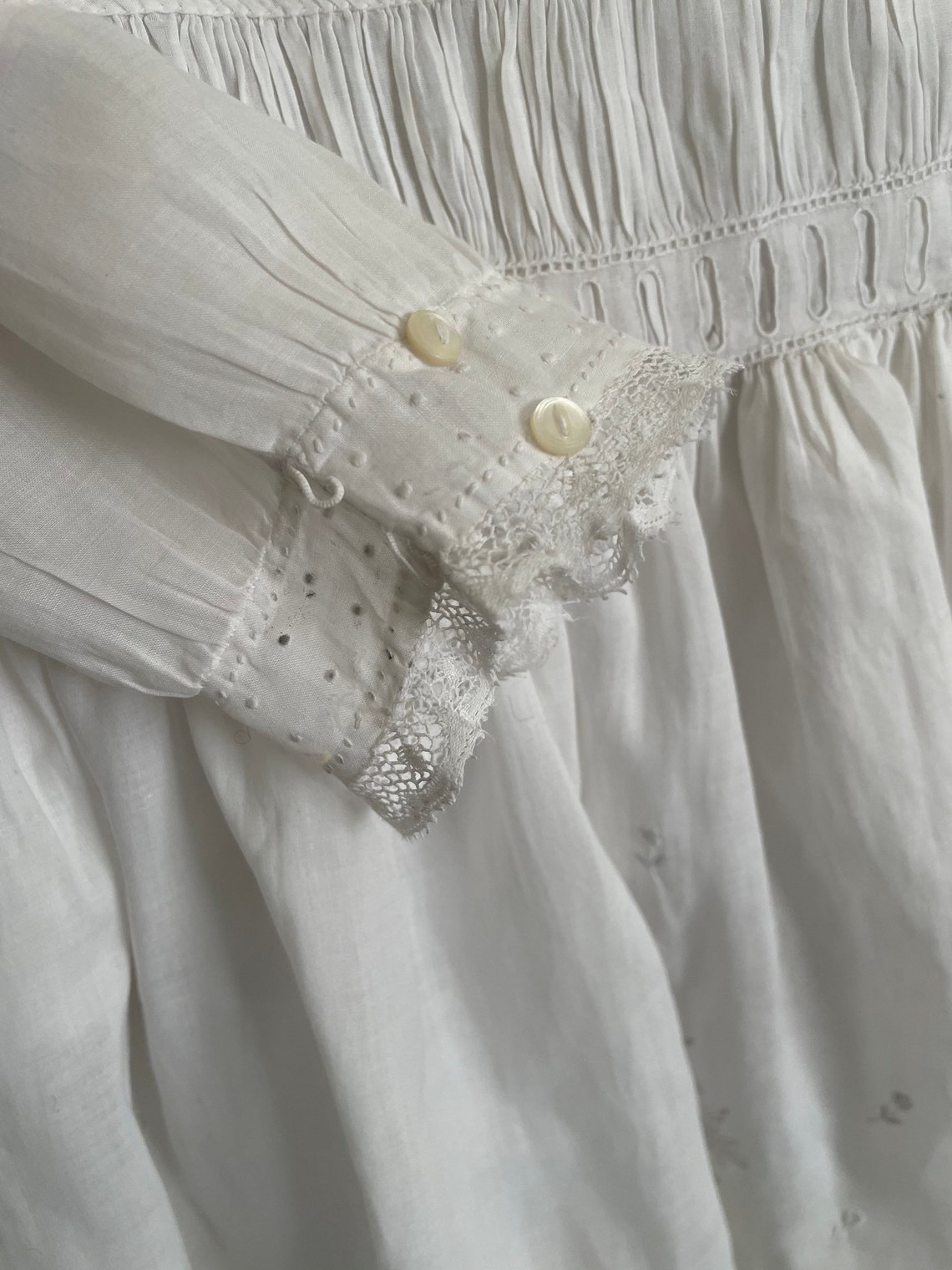 Robe victorienne denfant / robe blanche de dentelle de ...