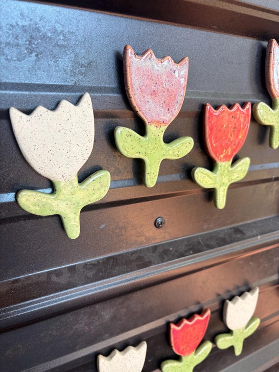 Large ceramic tulip magnet