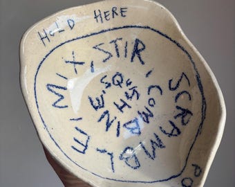 Small mixing bowl with pour spout