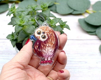 Keychain Owl looking questioned, cute little owl who doesn't understand anything by Marylou Deserson