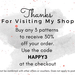 Op de afbeelding: Witte achtergrond met een grijze aquarel wassing en koraal accenten. Tekst luidt "Thanks For Visiting My Shop". Biedt 30% korting op bestellingen met de code HAPPY3 bij het afrekenen bij aankoop van 3 patronen.