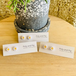 Handmade Daisy Flower Stud Earrings. 8mm. White Daisies
